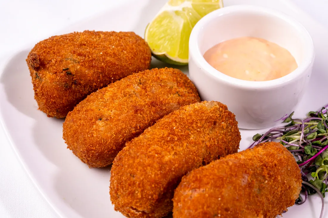 Golden ham croquetas at Los Gallegos Miami